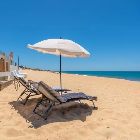 Villa One Step To The / Sea, Algarve House *