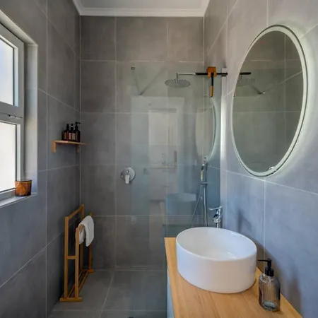 One Step To The / Sea, Algarve House *